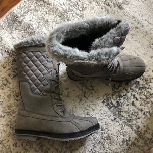 Snow boots